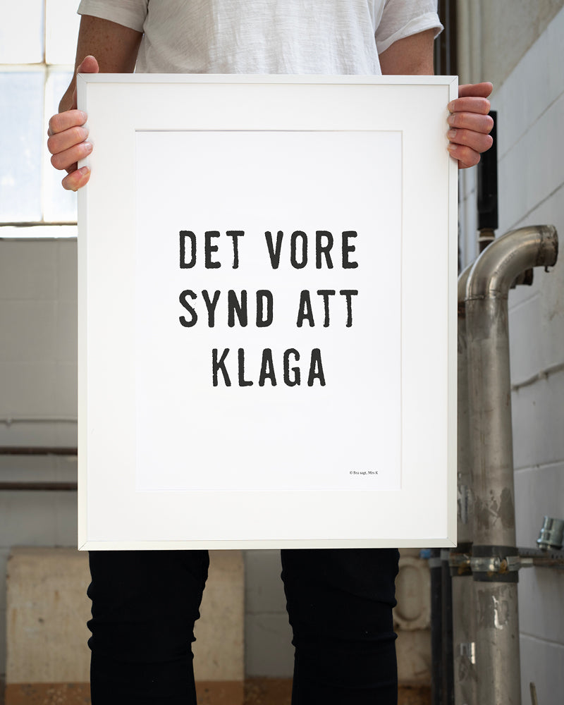 Poster med citatet Det vore synd att klaga.