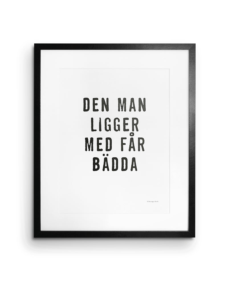 Poster med citatet Den man ligger med får bädda